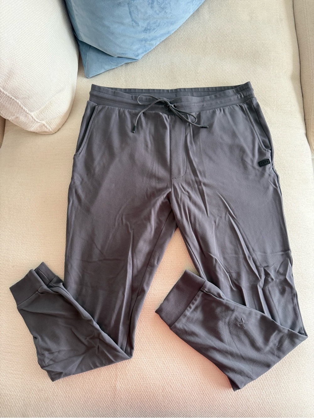 CUTS Men’s Joggers in Dark Grey